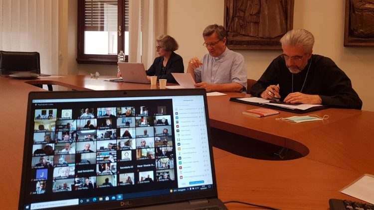 Abp Stankiewicz: w ten synod trzeba zaangażować wszystkich