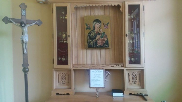 Ślubowanie składa się Bogu przed obrazem Matki Nieustającej Pomocy