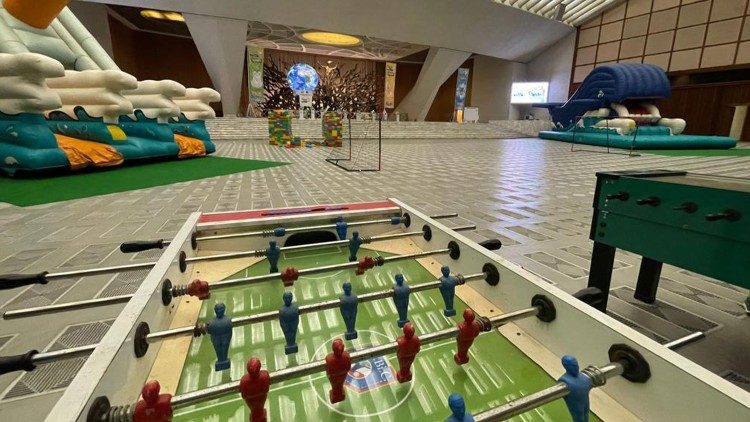 Quelques jeux en salle Paul VI du Vatican