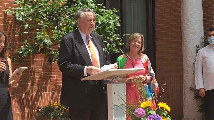 Botschafter Michael Koch und seine Frau bei der Abschiedsfeier in der Botschafter-Residenz