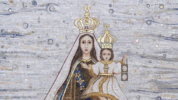 Virgen del Carmen en los Jardines Vaticanos