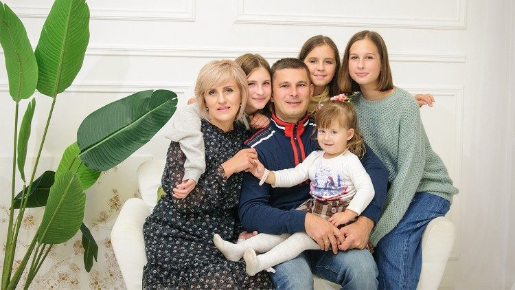 Наталія Гадьо з чоловіком та дочками