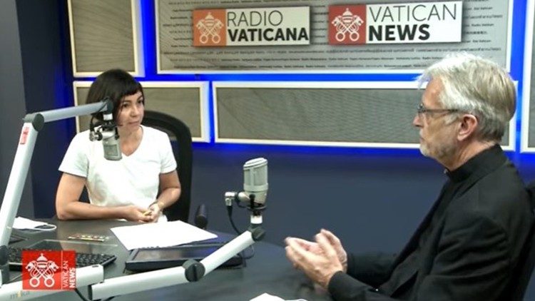 Nuestra colega Gudrun Sailer y el pastor luterano Martin Junge.