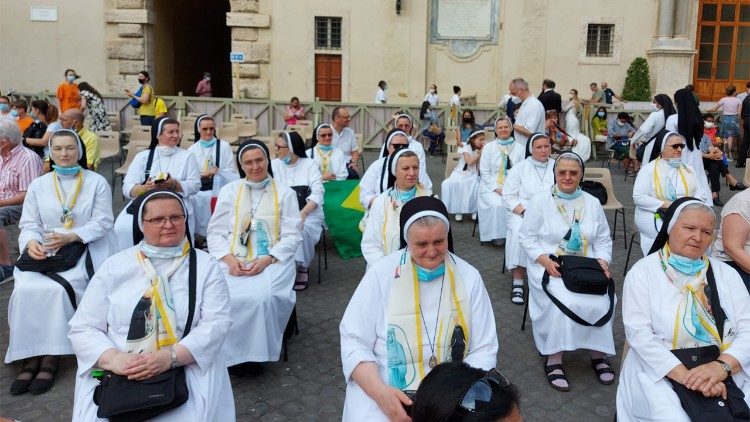 Siostry elżbietanki na audiencji środowej 