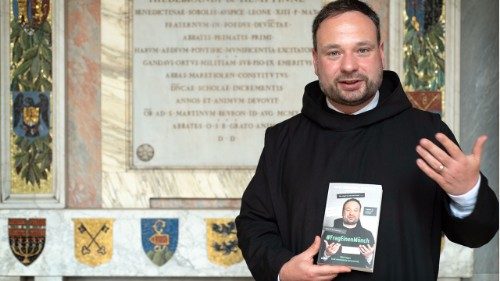 Unser Buchtipp: #FragEinenMönch… ob er Tatoos hat