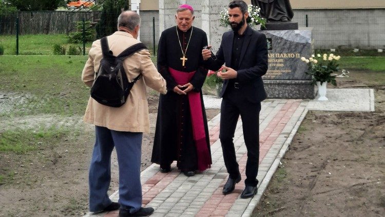 Элиас Сассин и архиепископ Мечислав Мокшицкий