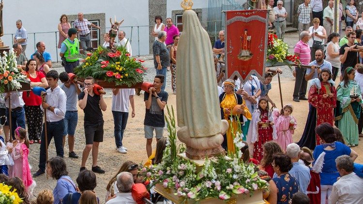 Hiszpańskie procesje spotkania Maryi ze zmartwychwstałym Jezusem 