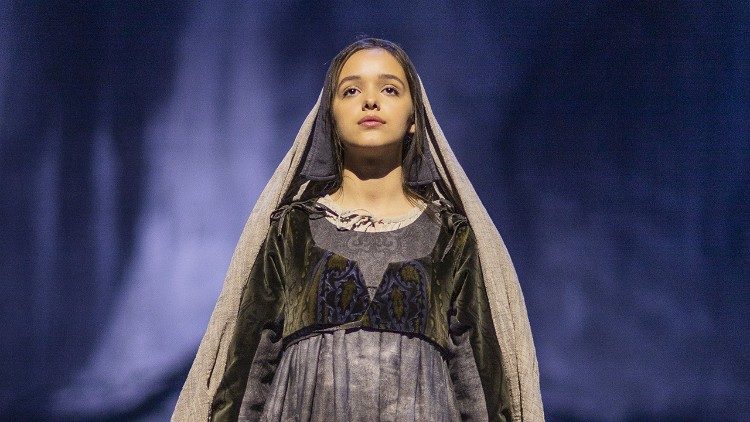 Bernadette Soubirous, interpretata da Eyma