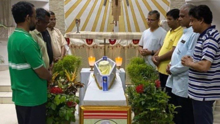 Beisetzung von Pater Swamy