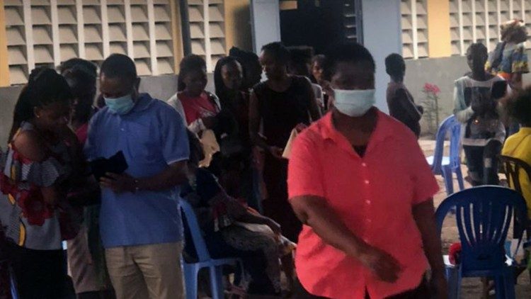 La hermana Rita y otros miembros de la Fundación Papa Francisco para África