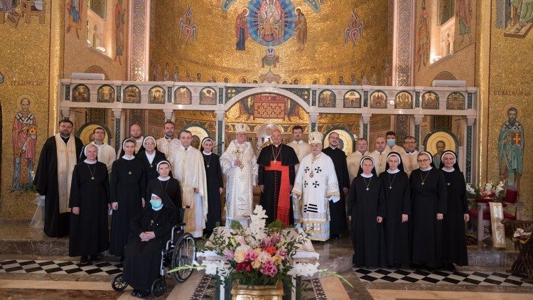 Учасники Архиєрейської Божественної Літургії з нагоди 70-ї річниці об’єдння сестер василіянок в один чин. Собор Святої Софії, Рим (02.06.2021)