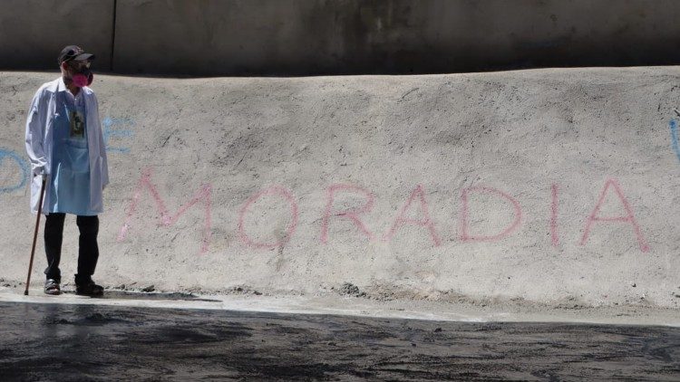 La missione di padre Júlio è dare dignità abitativa ai poveri di San Paolo