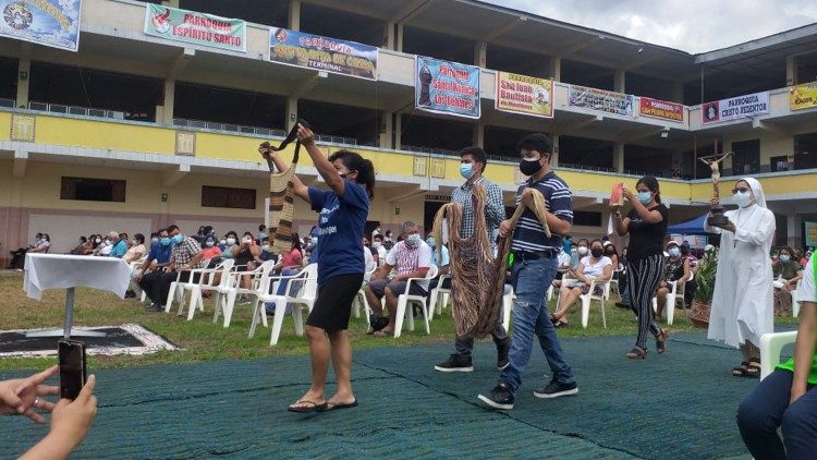 Ordenación episcopal de MOnseñor Miguel Ángel Cadenas. Presentación de ofrendas