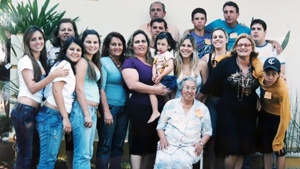 Ruth Meireles Bairral é uma mulher que soube viver sua fé na família e na comunidade. 