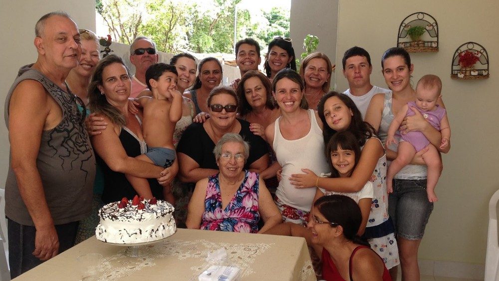 Ruth Meireles Bairral é uma mulher que soube viver sua fé na família e na comunidade. 