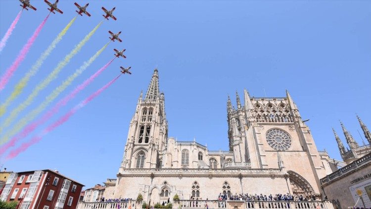 Patrol Powietrzny „Aguila” nad katedrą w Burgos