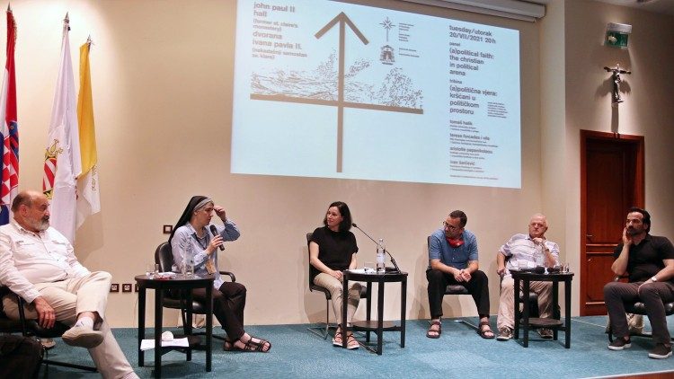 La tavola rotonda tra i docenti della Scuola estiva di teologia di Dubrovnik e il pubblico degli studenti e ospiti