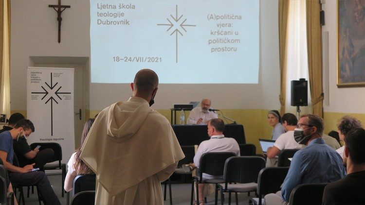 Un momento di confronto tra studenti e docenti alla Scuola estiva di teologia di Dubrovnik