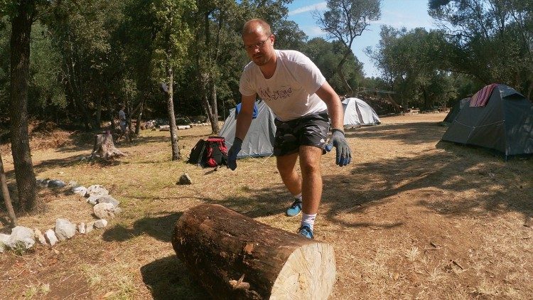 Lavoro duro per ripulire i boschi dell'Isola di Mljet 