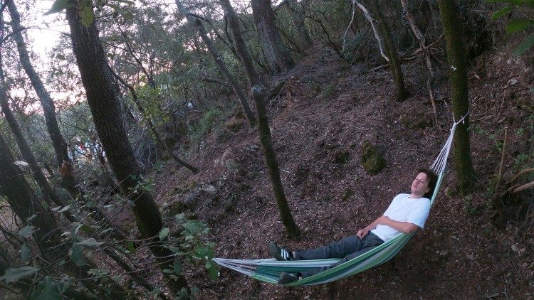 Riposo dopo il duro lavoro nei boschi