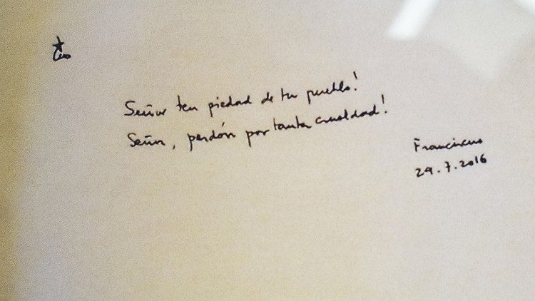 La dedicatoria del Papa en el Libro de Honor del Lager