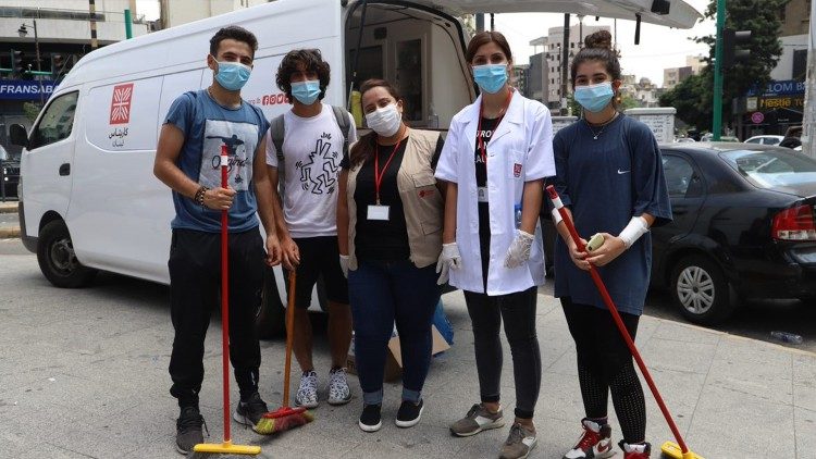 Una squadra di primo intervento di giovani di Caritas Libano