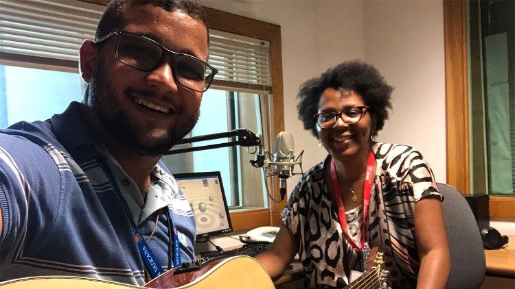 Diácono Wellington num dos estúdios da Rádio Vaticano