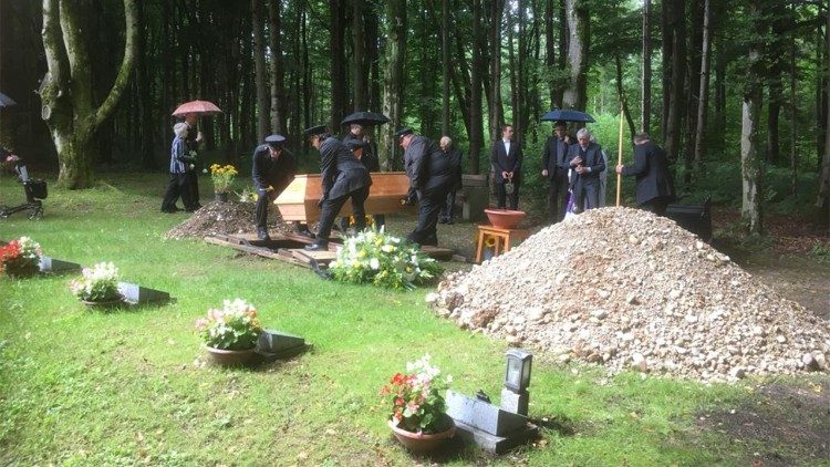 Bei der Beerdigung von P. Bernd Hagenkord: Regen und Sonne