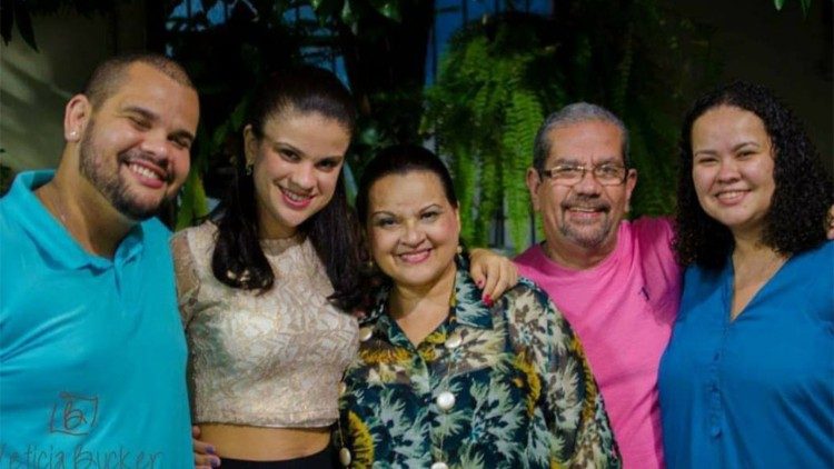 Rita de Cassia Tostes Mota ainda chora a perda do irmão Carlos Bernardo Tostes