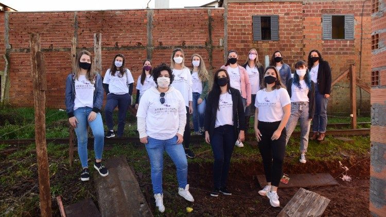 "Arquitectura para los que más lo necesitan" cuenta con un grupo de voluntarias, todas mujeres