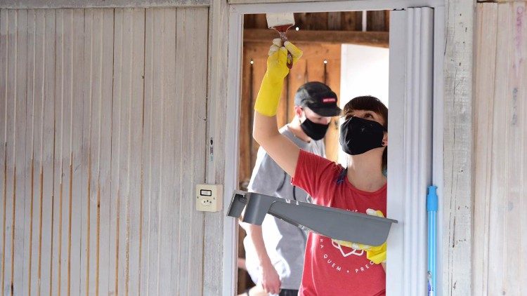 El proyecto quiere extender la provisión de baños a hogares enteros