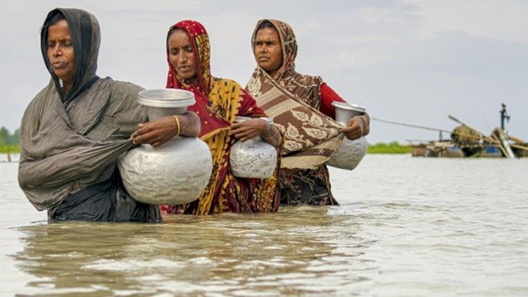 കാലാവസ്ഥാ പ്രതിസന്ധികൾക്കെതിരെ കൈകോർത്ത് മുന്നോട്ട്