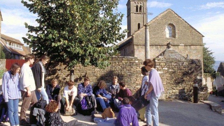 La piccola chiesa del villaggio dove nella Pasqua del 1948 Roger e i primi sei fratelli si sono impegnati per la vita