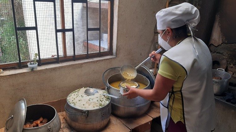 Comida y asistencia para los más necesitados en la pandemia