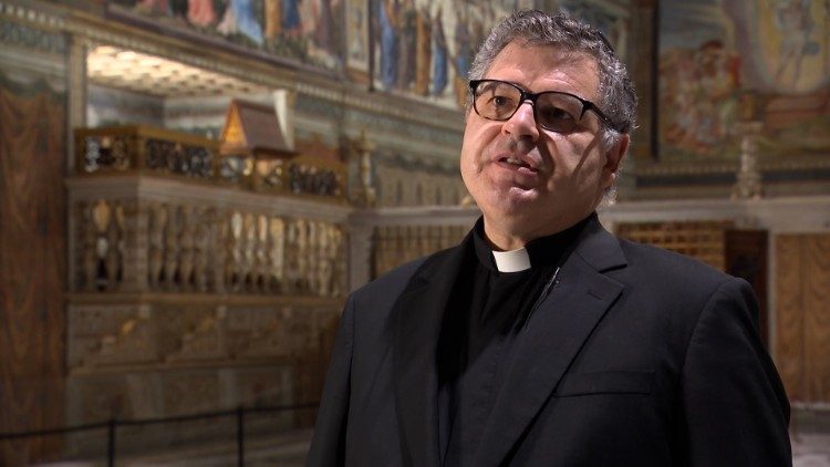 Il maestro marco Pavan parla di Josquin Desprez nell'intervista in Cappella Sistina