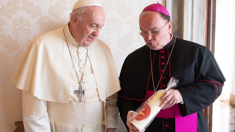 Papst Franziskus und der Augsburger Bischof Bertram Meier im September 2021 in Rom