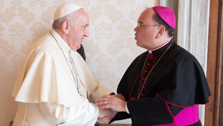 Bertram Meier (r.) hat in den neunziger Jahren die deutschsprachige Abteilung im vatikanischen Staatssekretariat geleitet