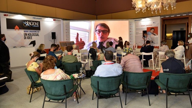 L'intervento video di David Sassoli, Presidente del Parlamento Europeo, per "About Women", momento dedicato alle donne e al cinema allo Spazio Feds, condotto da Tiziana Ferrario