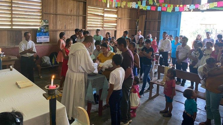 Celebración de bautismos. Vicariato Apostólico de Requena