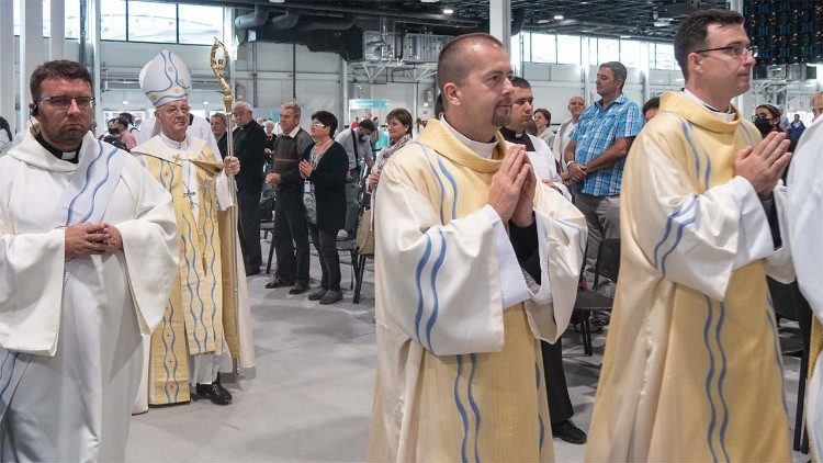 kONGAMANO LA EKARISTI HUKO BUDAPEST