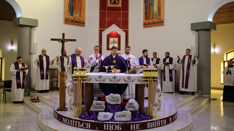 Молитва на одній з парафій Київсько-Житомирської дієцезії 