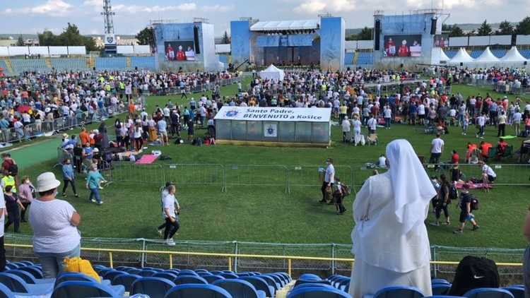 Kosice, l'attesa dei giovani che incontreranno il Papa