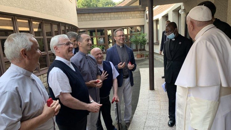 Breve encontro do Papa com os jesuítas em Prešov