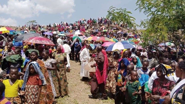 Waamini watu wa Mungu katika maadhimisho ya misa tarehe 14 Septemba 2021