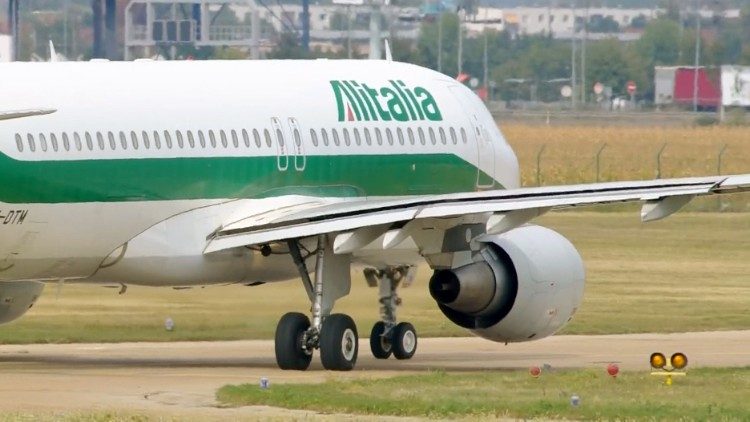L'avion du Pape quittant le tarmac de l'aéroport de Bratislava, le 15 septembre 2021.
