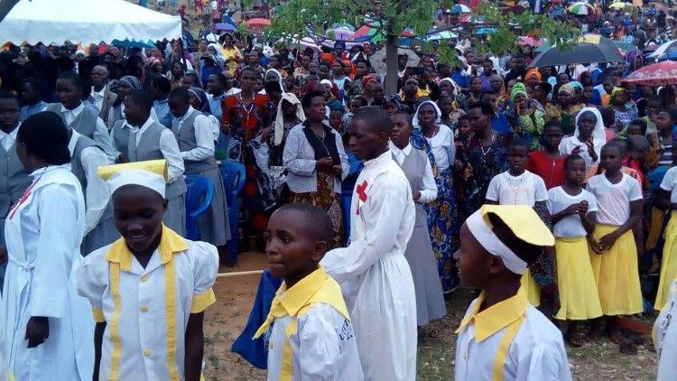 Waamini watu wa Mungu katika maadhimisho ya misa tarehe 14 Septemba 2021