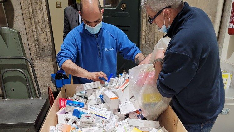 Napoli, raccolta dei farmaci per l'Elemosineria apostolica