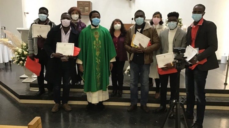 Cinco agentes pastorales haitianos recibieron la certificación para impartir catequesis bautismal en creole en Chile