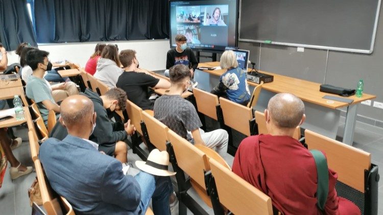 Dibattito in un' aula dell'Università 