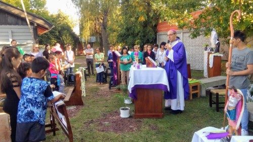 Fernández: en Fratelli tutti el Papa vuelve a la esencia del Evangelio